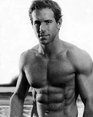 Ryan Reynold Six pack abs