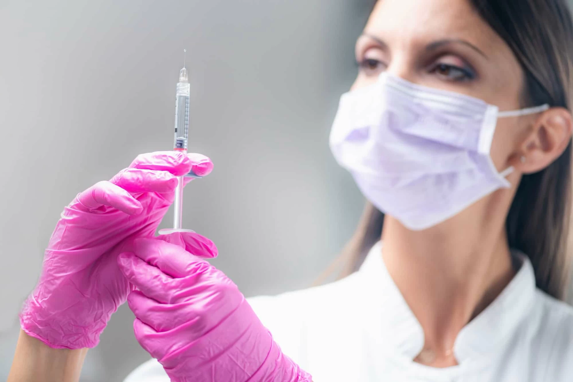 woman injecting hyaluronic acid